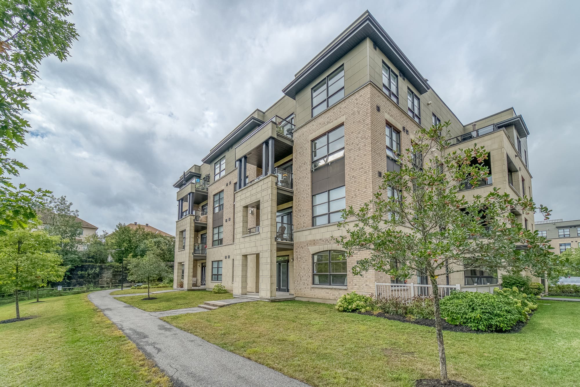 Orleans Quarry Glen Condo For Sale 140 Montblanc Pvt 301